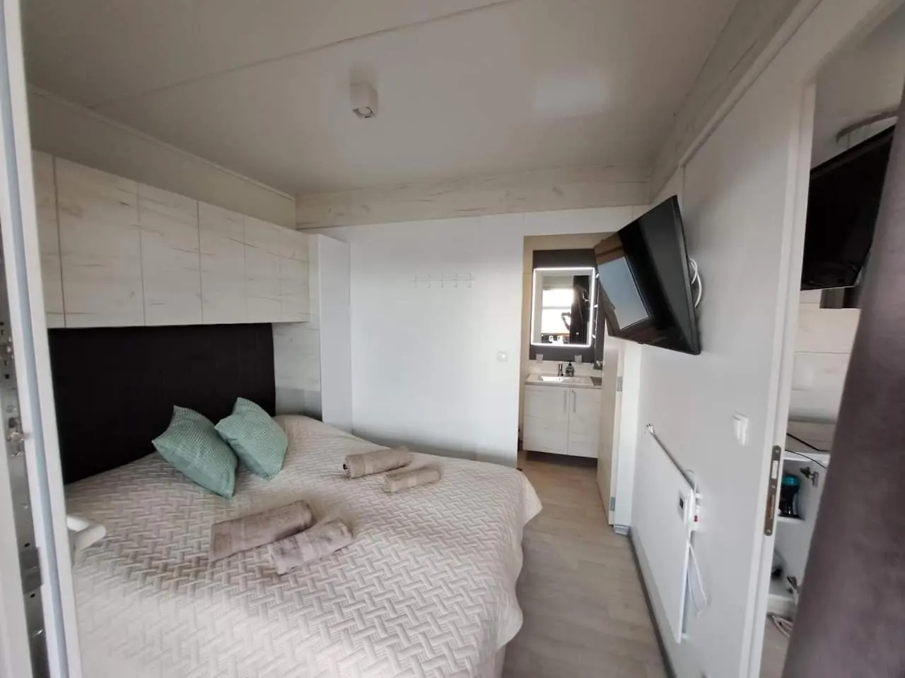 Mobile Home Kowatsch Mit Traumhaften Meerblick Pakoštane クロアチア